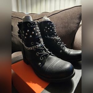 G BY GUESS BOOTS. SIZE 6
